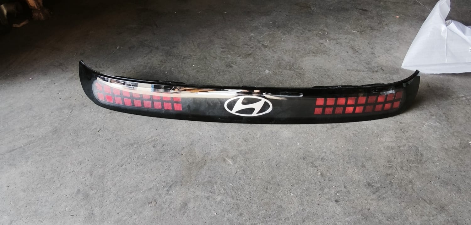 Zadní podélné světlo Hyundai Inster